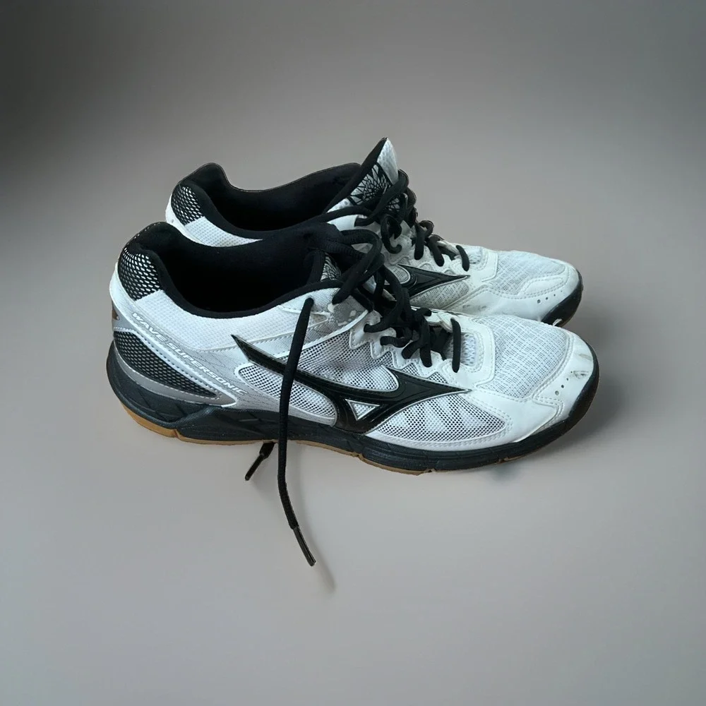 Mizuno White and Black Athletic Shoes